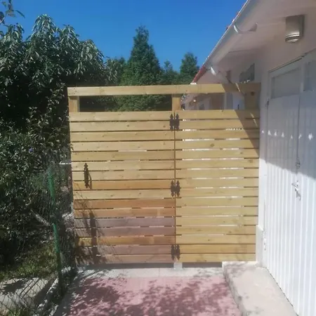 Vivienda Con Jardin Terraza Y Barbacoa *