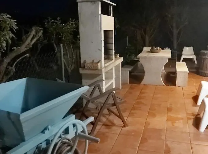 Holiday home Vivienda Con Jardin Terraza Y Barbacoa