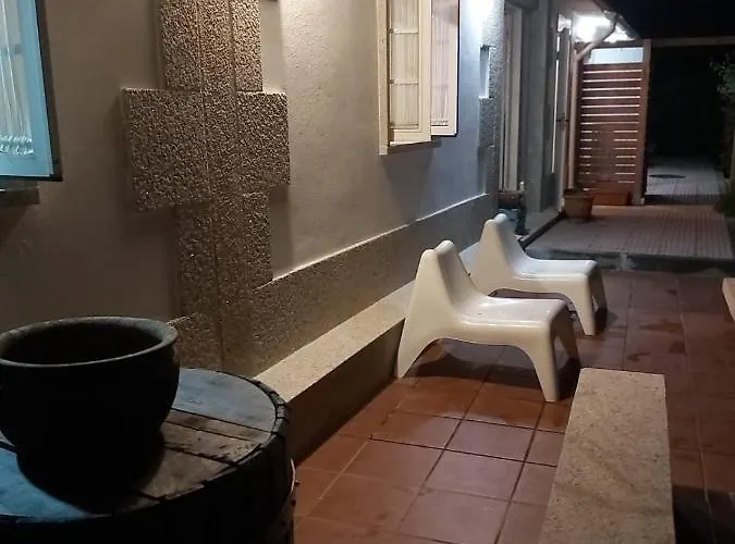 Vivienda Con Jardin Terraza Y Barbacoa *