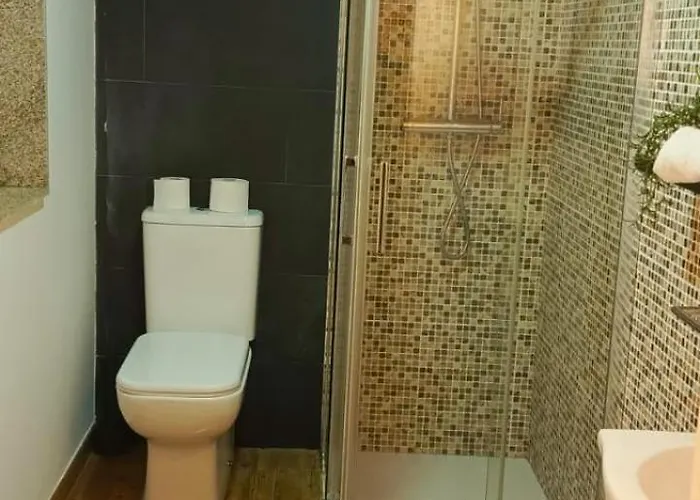 Vivienda Con Jardin Terraza Y Barbacoa *
